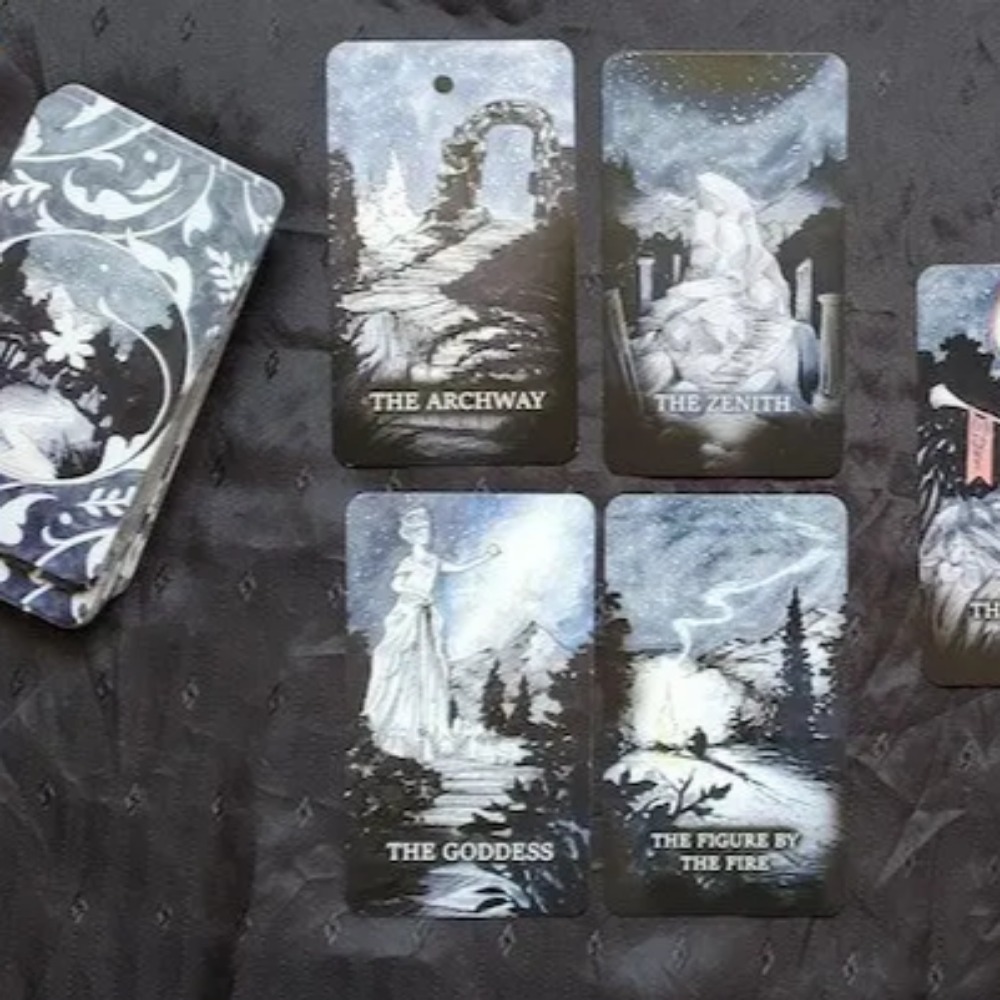 أوراكل لا نهاية له 9*6 سم على  - مراجعة Tarot Deck With Guidebook وسعره